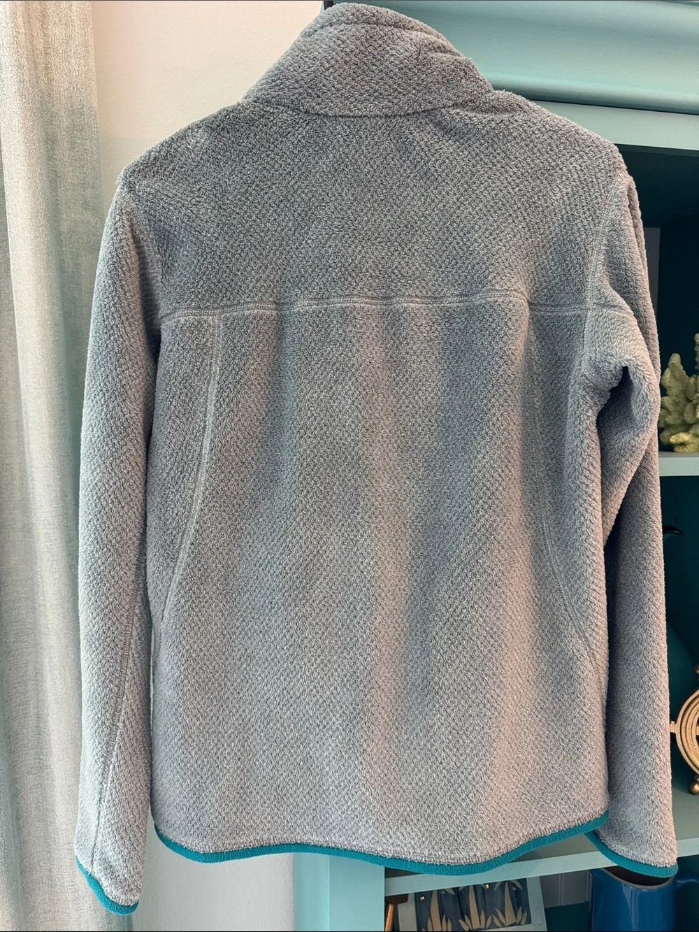 Patagonia Lady’s Light Gray Fleece Snap Pullover with Teal Trim Medium EUC - Picture 9 of 9